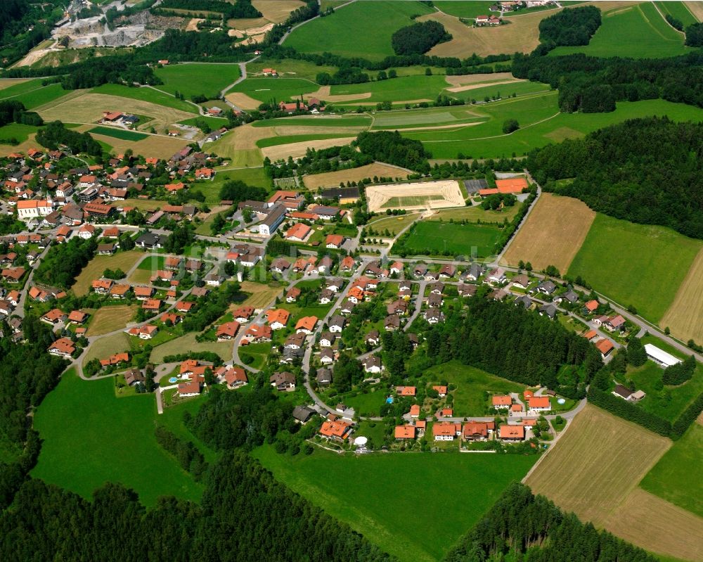 Luftbild Rattenberg - Dorfkern am Feldrand in Rattenberg im Bundesland Bayern, Deutschland