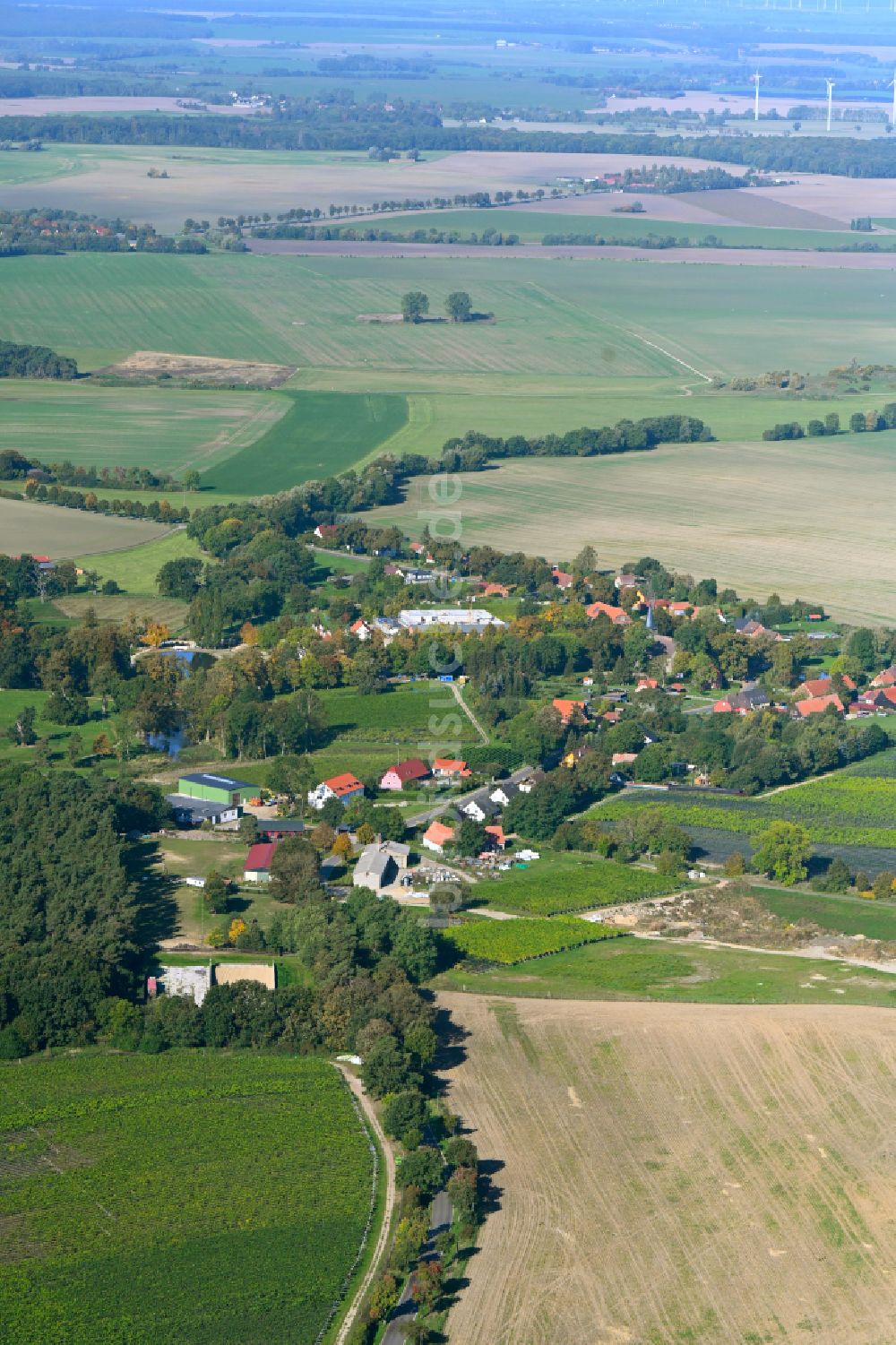 Luftbild Rattey - Dorfkern am Feldrand in Rattey im Bundesland Mecklenburg-Vorpommern, Deutschland