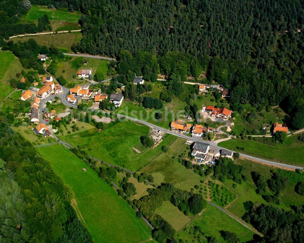 Luftbild Raubach - Dorfkern am Feldrand in Raubach im Bundesland Hessen, Deutschland