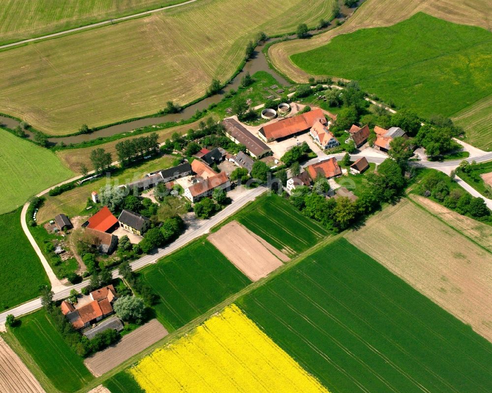 Rauenbuch von oben - Dorfkern am Feldrand in Rauenbuch im Bundesland Bayern, Deutschland