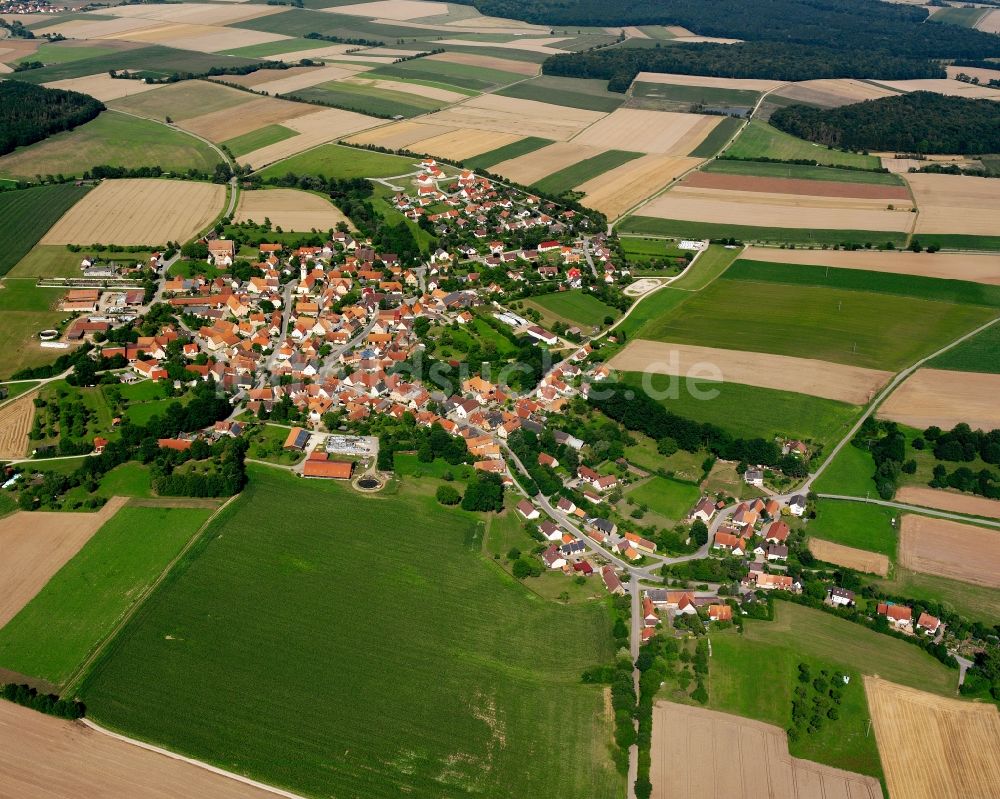 Röckingen von oben - Dorfkern am Feldrand in Röckingen im Bundesland Bayern, Deutschland