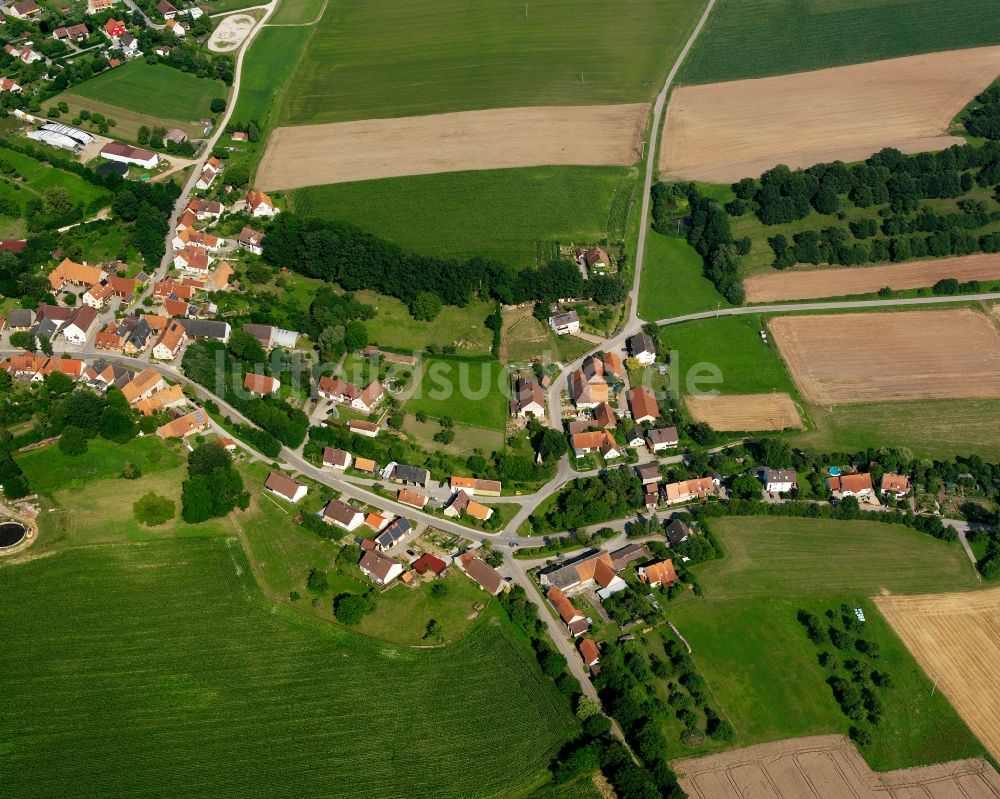 Luftaufnahme Röckingen - Dorfkern am Feldrand in Röckingen im Bundesland Bayern, Deutschland