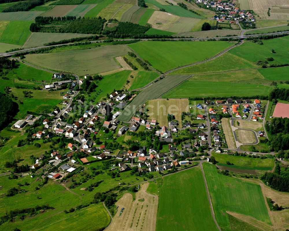 Luftaufnahme Rückweiler - Dorfkern am Feldrand in Rückweiler im Bundesland Rheinland-Pfalz, Deutschland