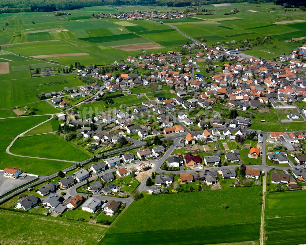 Rüddingshausen aus der Vogelperspektive: Dorfkern am Feldrand in Rüddingshausen im Bundesland Hessen, Deutschland