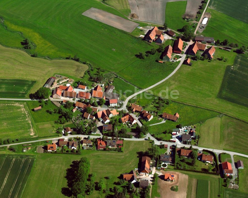 Rödenweiler von oben - Dorfkern am Feldrand in Rödenweiler im Bundesland Bayern, Deutschland