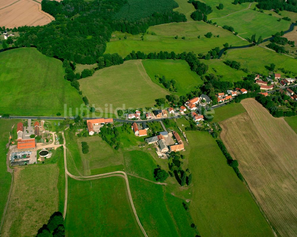 Rödern von oben - Dorfkern am Feldrand in Rödern im Bundesland Sachsen, Deutschland