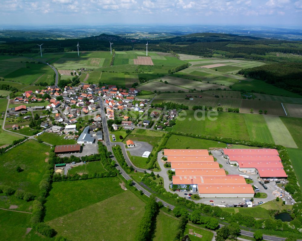 Rebgeshain aus der Vogelperspektive: Dorfkern am Feldrand in Rebgeshain im Bundesland Hessen, Deutschland