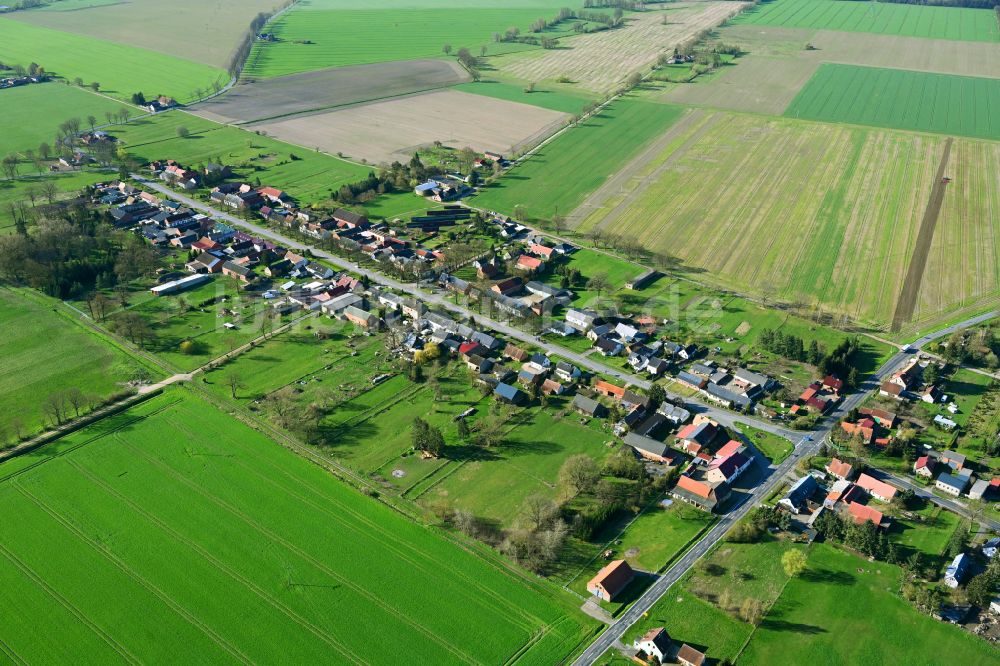 Luftbild Reetz - Dorfkern am Feldrand in Reetz im Bundesland Brandenburg, Deutschland