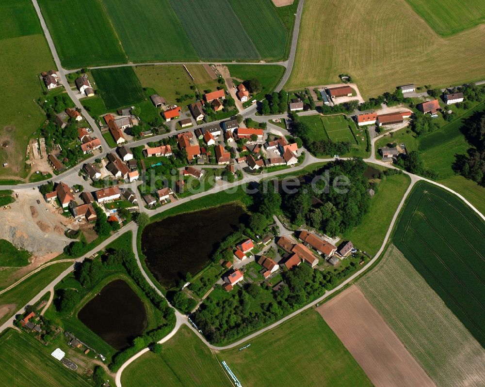 Reichenau von oben - Dorfkern am Feldrand in Reichenau im Bundesland Bayern, Deutschland