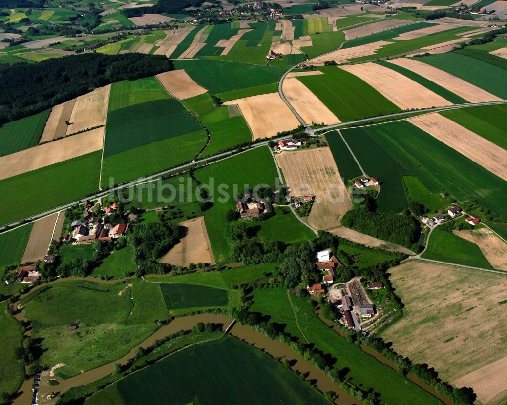 Luftaufnahme Reichertsham - Dorfkern am Feldrand in Reichertsham im Bundesland Bayern, Deutschland