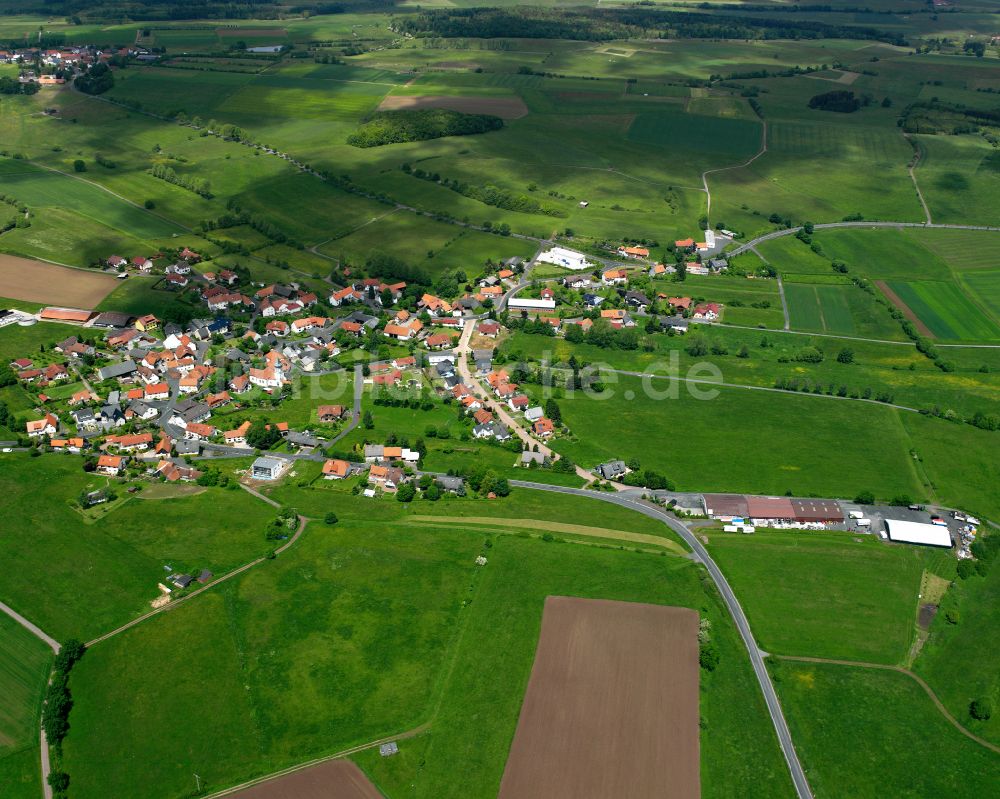 Luftaufnahme Reinhards - Dorfkern am Feldrand in Reinhards im Bundesland Hessen, Deutschland