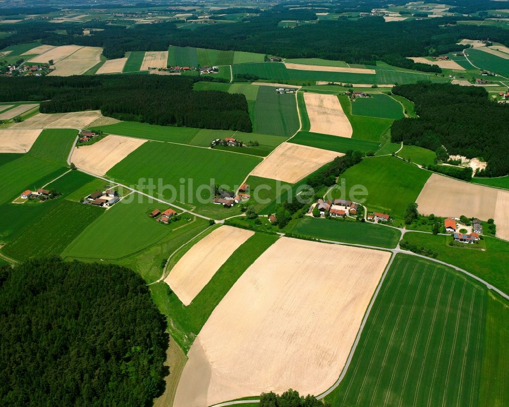 Luftaufnahme Reisach - Dorfkern am Feldrand in Reisach im Bundesland Bayern, Deutschland