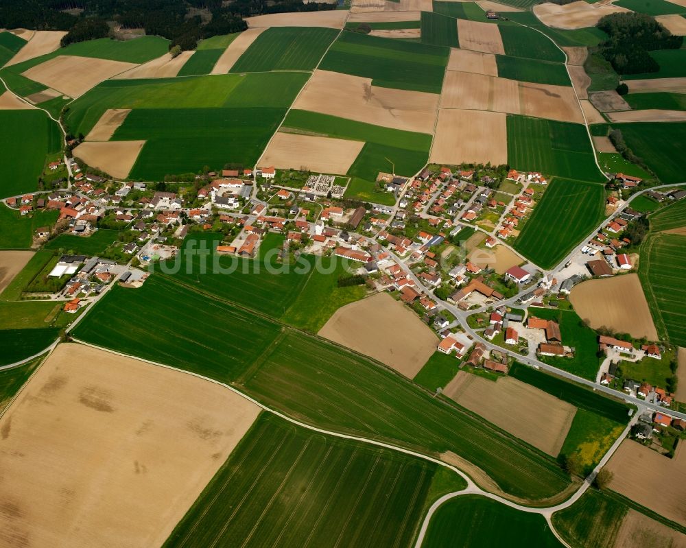 Reißing von oben - Dorfkern am Feldrand in Reißing im Bundesland Bayern, Deutschland