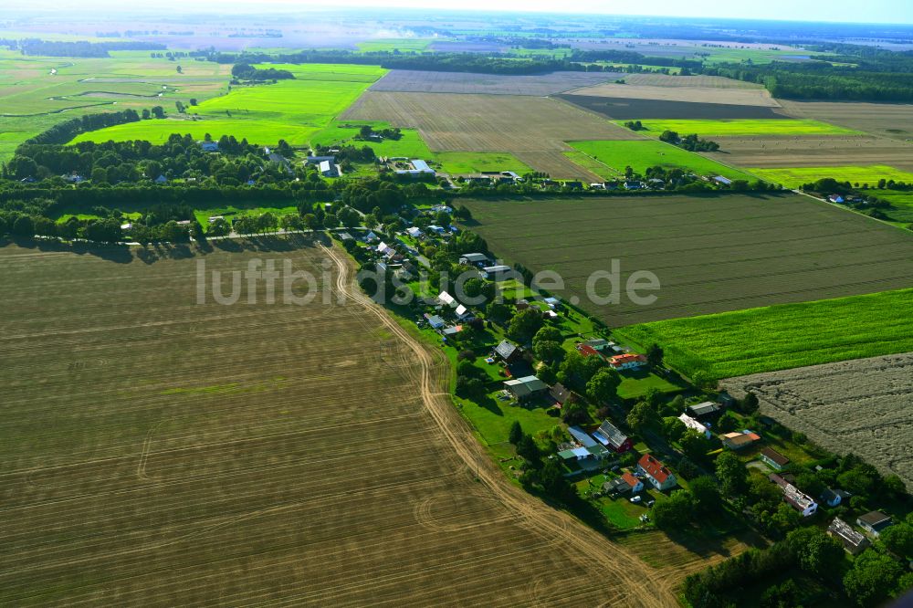 Luftaufnahme Rekentin - Dorfkern am Feldrand in Rekentin im Bundesland Mecklenburg-Vorpommern, Deutschland