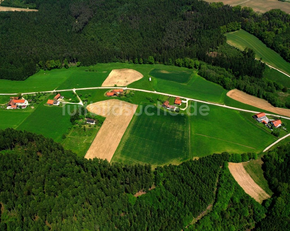 Rembach aus der Vogelperspektive: Dorfkern am Feldrand in Rembach im Bundesland Bayern, Deutschland