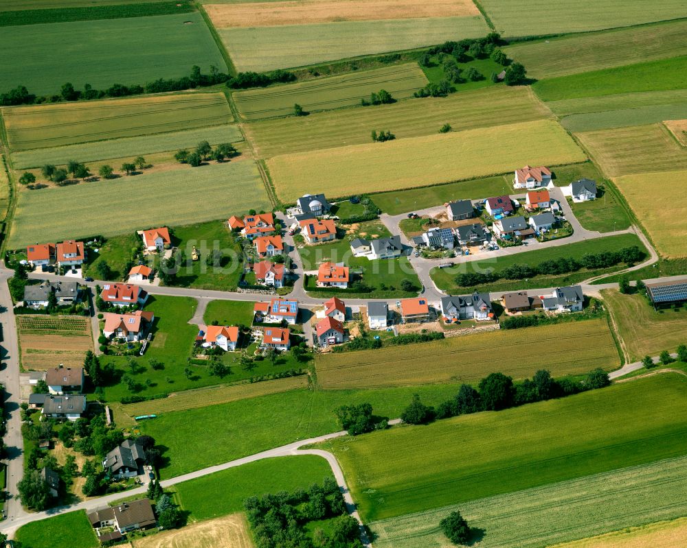 Remmingsheim aus der Vogelperspektive: Dorfkern am Feldrand in Remmingsheim im Bundesland Baden-Württemberg, Deutschland