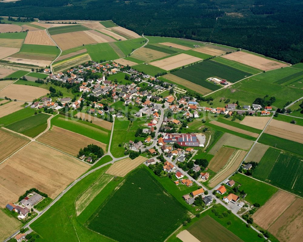 Rengetsweiler von oben - Dorfkern am Feldrand in Rengetsweiler im Bundesland Baden-Württemberg, Deutschland