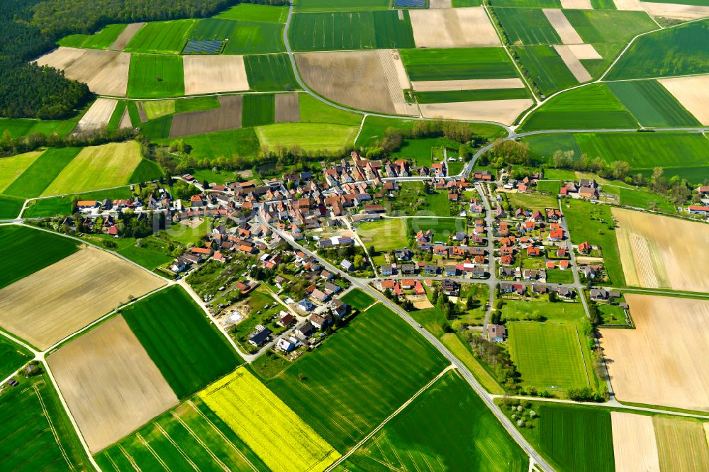 Reupelsdorf von oben - Dorfkern am Feldrand in Reupelsdorf im Bundesland Bayern, Deutschland