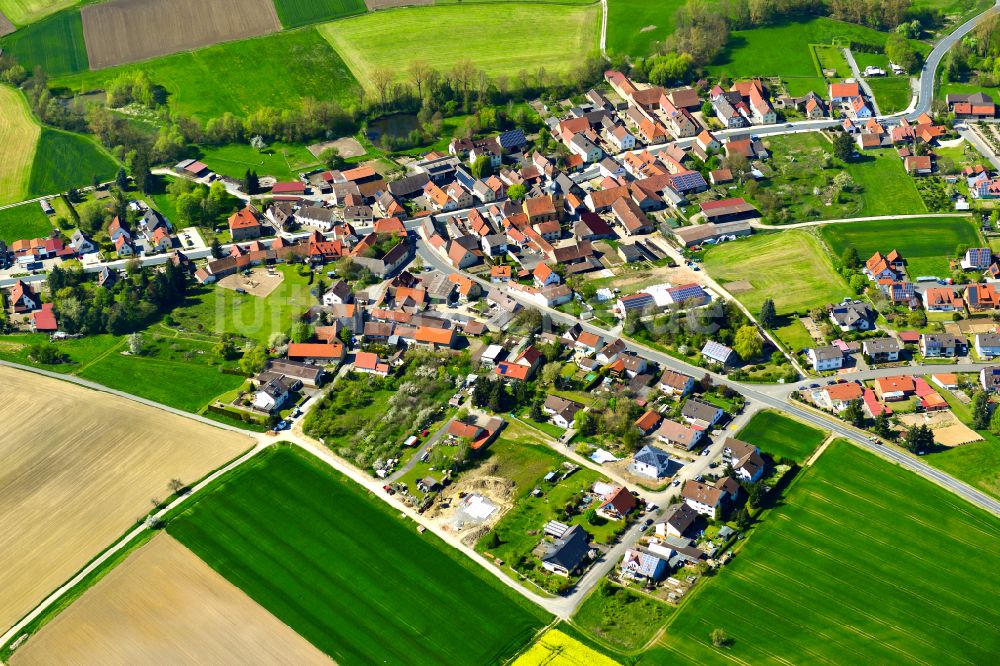 Reupelsdorf aus der Vogelperspektive: Dorfkern am Feldrand in Reupelsdorf im Bundesland Bayern, Deutschland