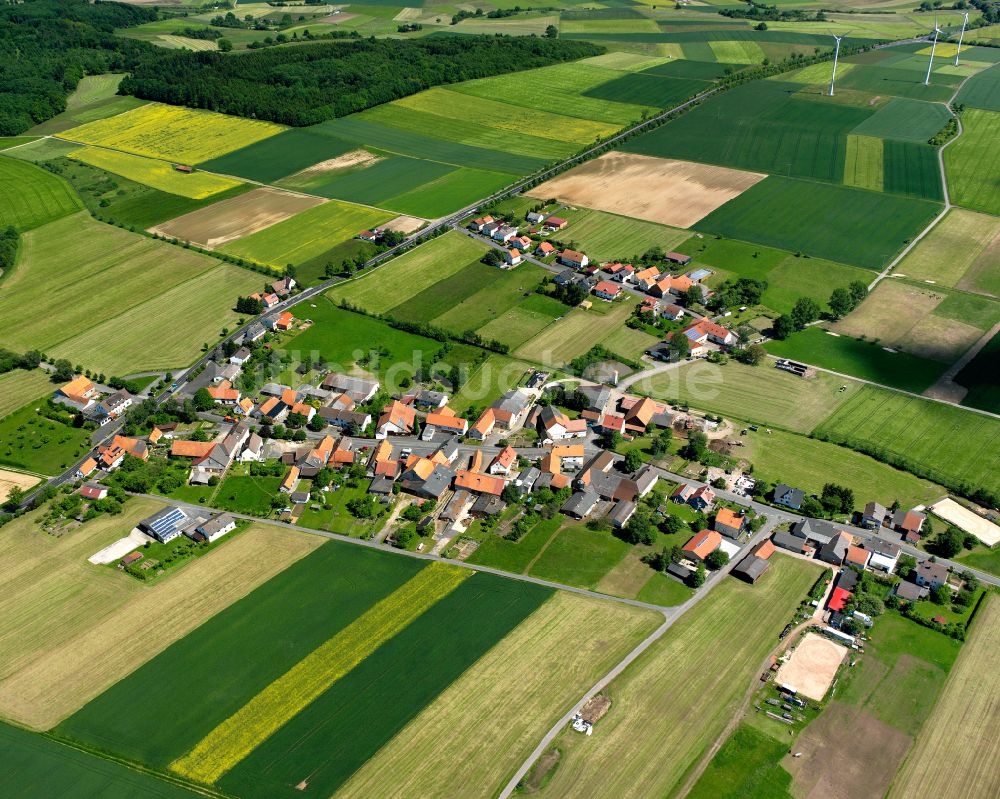 Reuters von oben - Dorfkern am Feldrand in Reuters im Bundesland Hessen, Deutschland