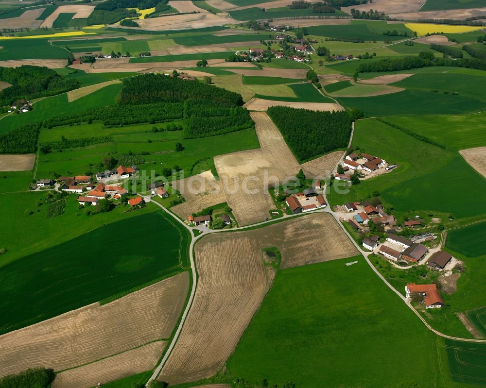 Luftbild Reuth - Dorfkern am Feldrand in Reuth im Bundesland Bayern, Deutschland