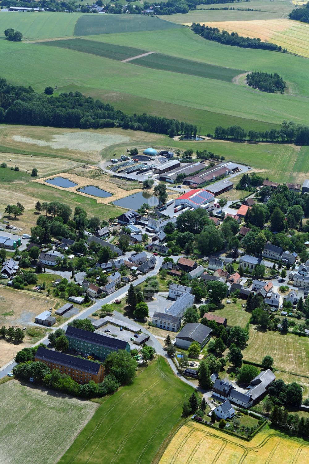 Luftaufnahme Reuth - Dorfkern am Feldrand in Reuth im Bundesland Sachsen, Deutschland