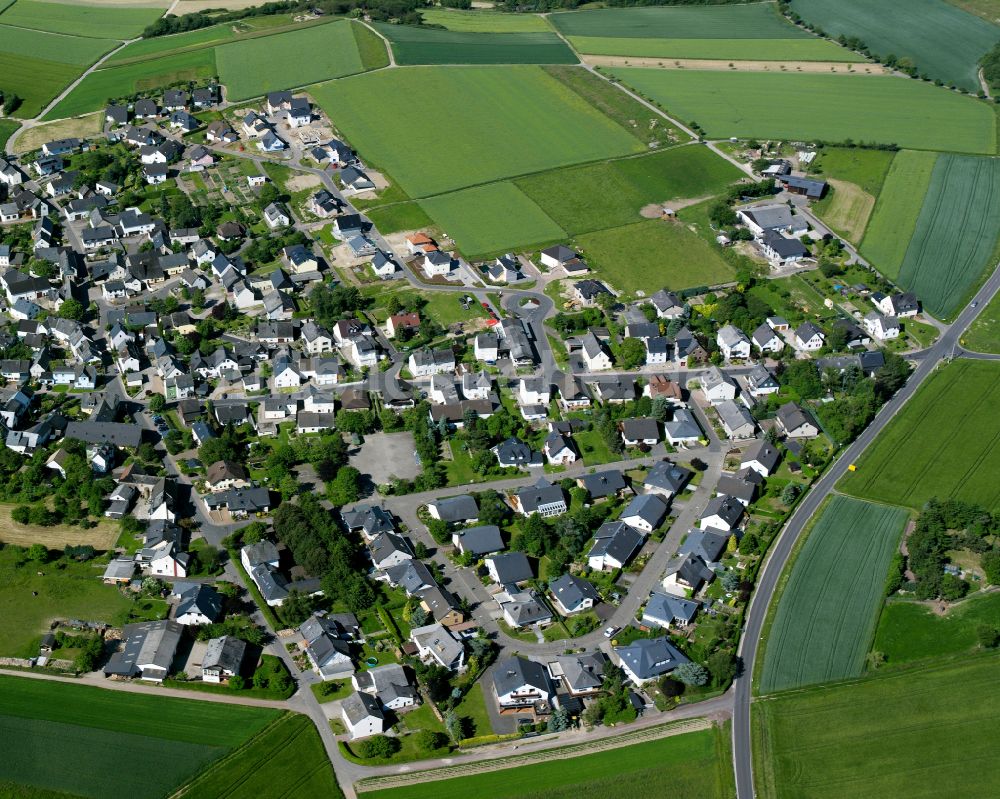 Luftbild Rheinbay - Dorfkern am Feldrand in Rheinbay im Bundesland Rheinland-Pfalz, Deutschland