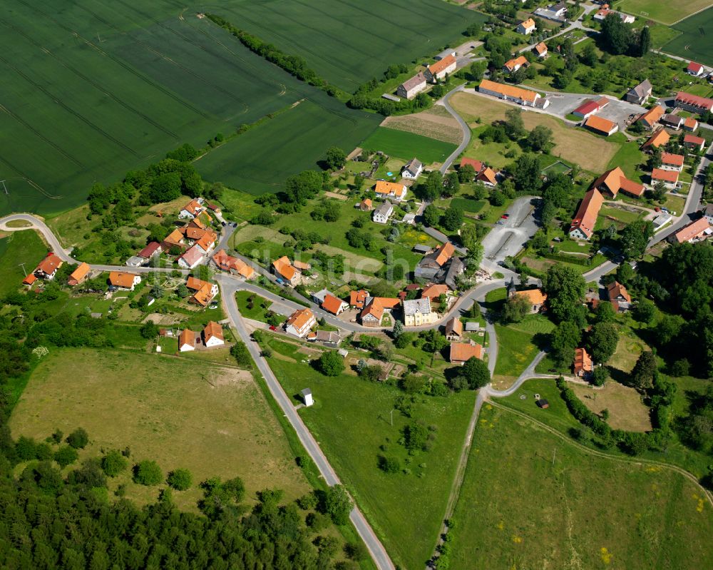 Rimbach aus der Vogelperspektive: Dorfkern am Feldrand in Rimbach im Bundesland Thüringen, Deutschland