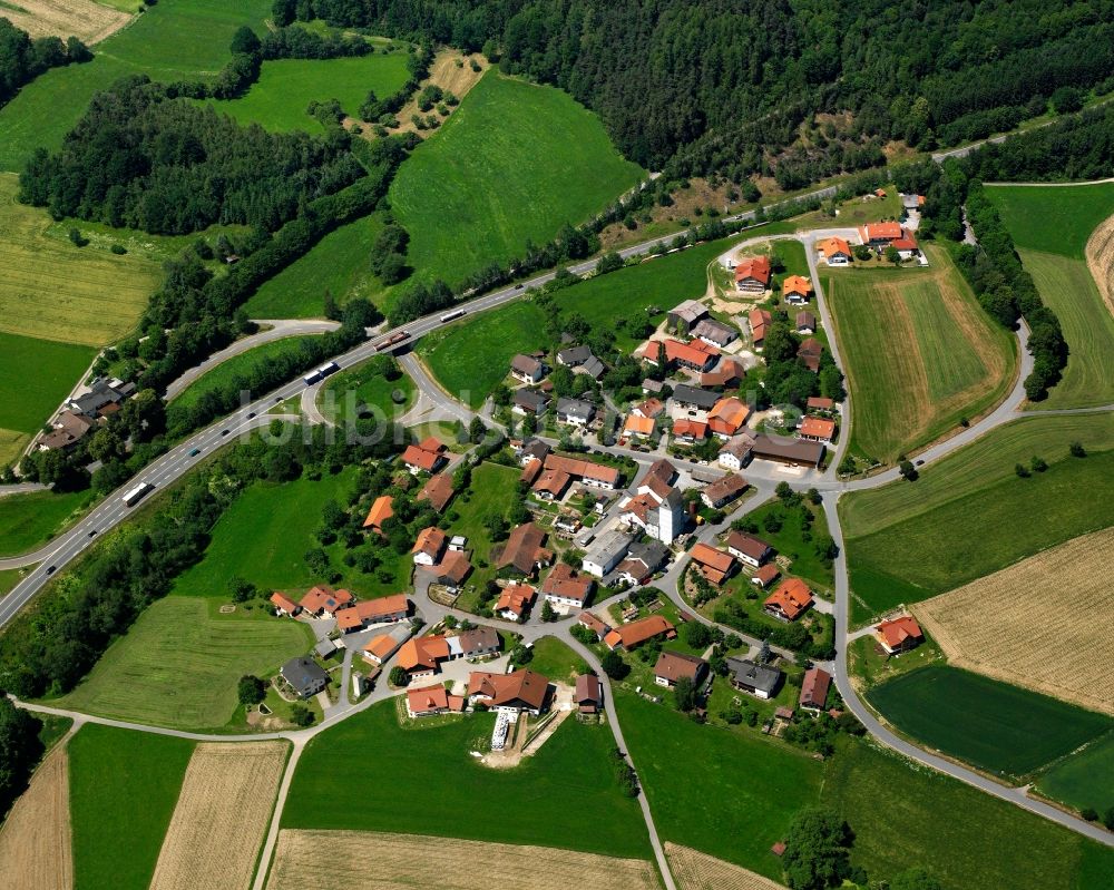 Luftaufnahme Rißmannsdorf - Dorfkern am Feldrand in Rißmannsdorf im Bundesland Bayern, Deutschland