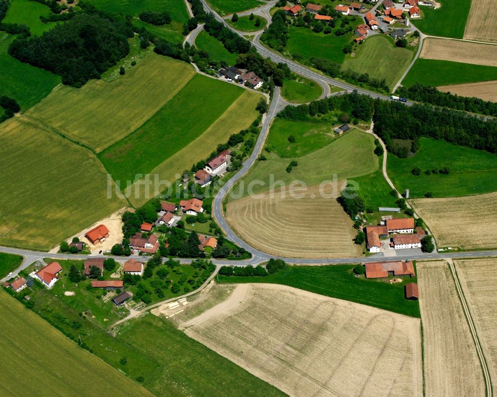 Rißmannsdorf von oben - Dorfkern am Feldrand in Rißmannsdorf im Bundesland Bayern, Deutschland