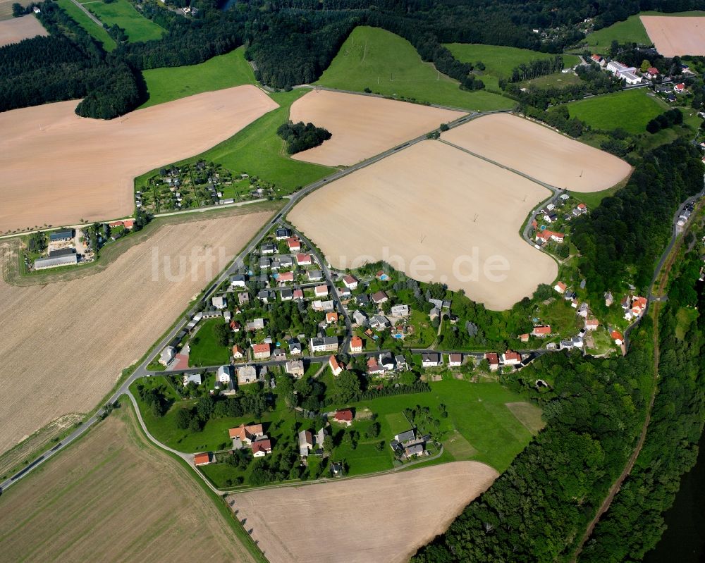 Rochsburg aus der Vogelperspektive: Dorfkern am Feldrand in Rochsburg im Bundesland Sachsen, Deutschland