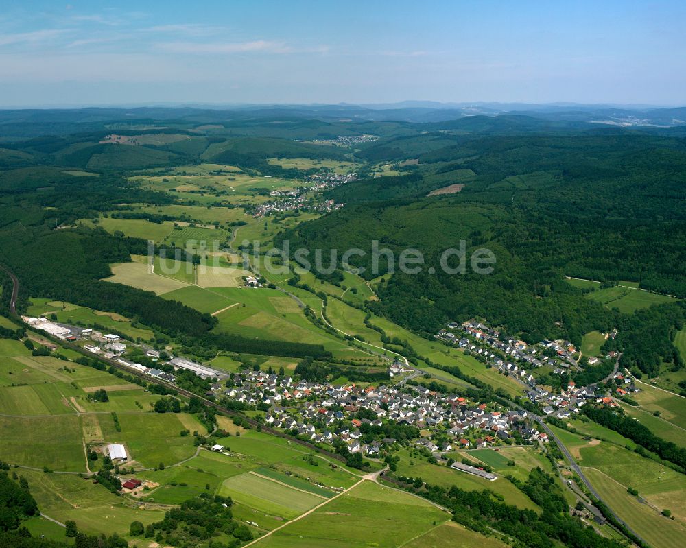 Luftaufnahme Rodenbach - Dorfkern am Feldrand in Rodenbach im Bundesland Hessen, Deutschland