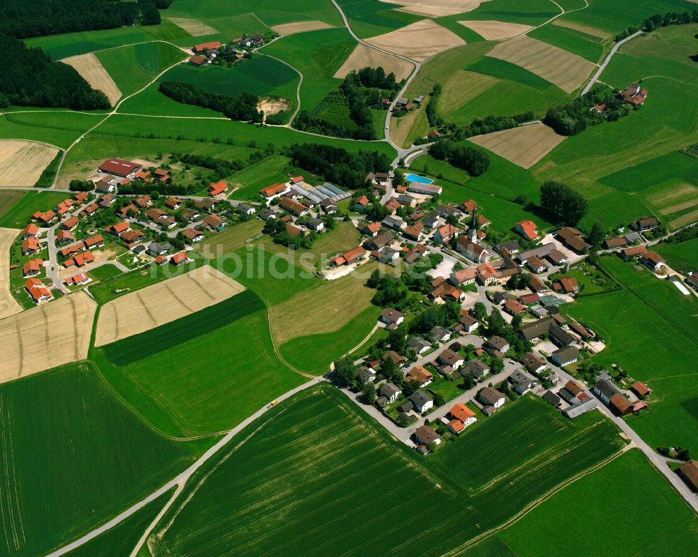 Luftbild Rogglfing - Dorfkern am Feldrand in Rogglfing im Bundesland Bayern, Deutschland