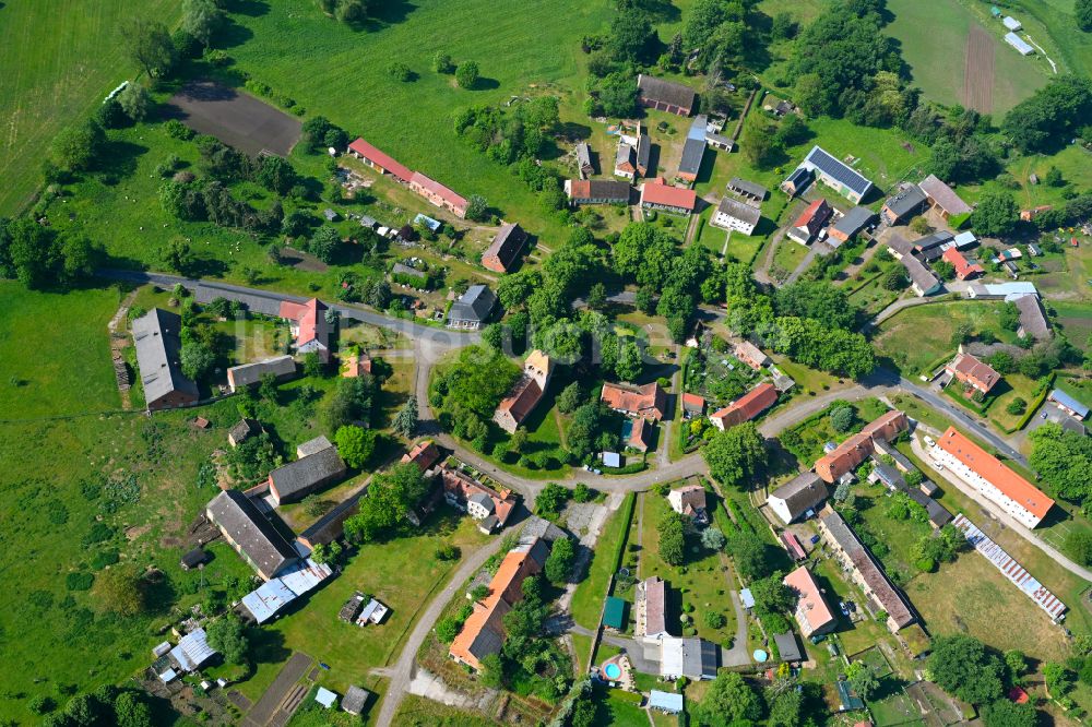 Luftbild Rohlsdorf - Dorfkern am Feldrand in Rohlsdorf im Bundesland Brandenburg, Deutschland