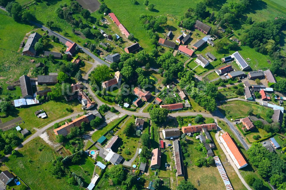 Luftaufnahme Rohlsdorf - Dorfkern am Feldrand in Rohlsdorf im Bundesland Brandenburg, Deutschland