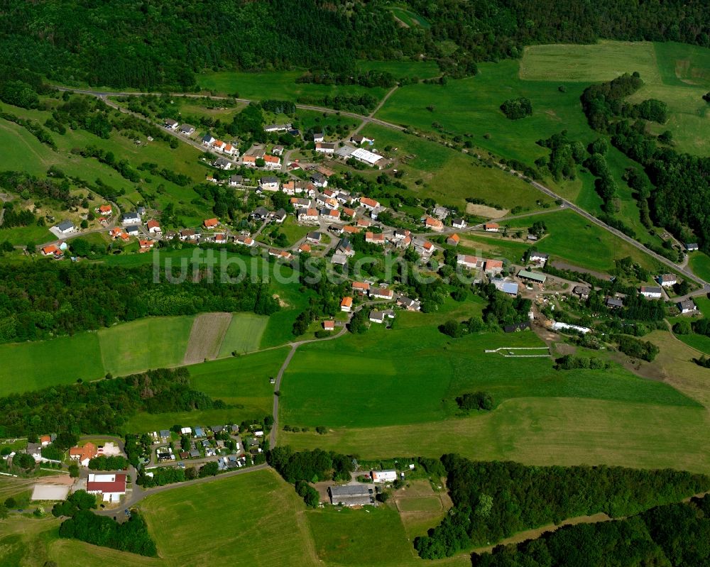 Rohrbach aus der Vogelperspektive: Dorfkern am Feldrand in Rohrbach im Bundesland Rheinland-Pfalz, Deutschland