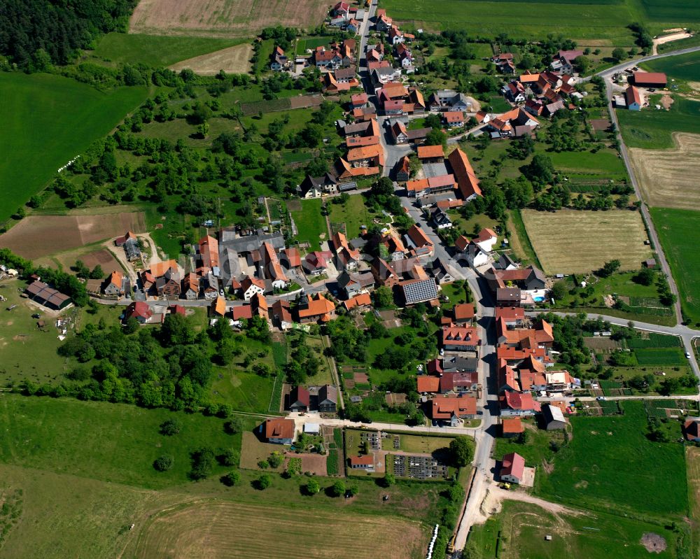 Rohrberg von oben - Dorfkern am Feldrand in Rohrberg im Bundesland Thüringen, Deutschland