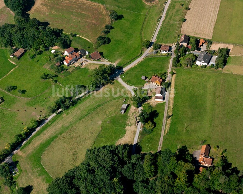 Roßbach von oben - Dorfkern am Feldrand in Roßbach im Bundesland Hessen, Deutschland