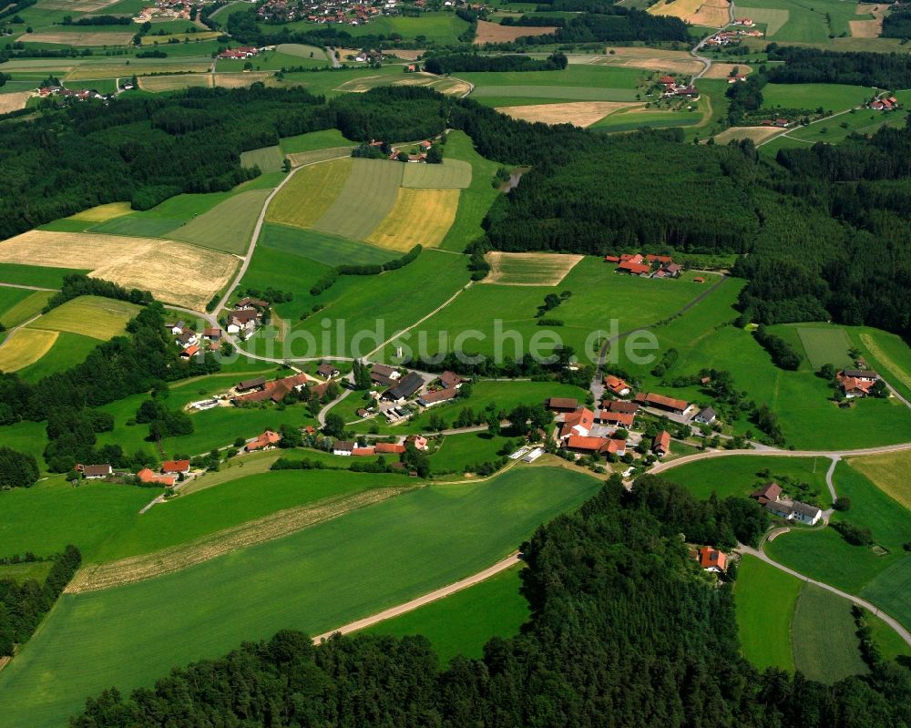 Luftbild Roßhaupten - Dorfkern am Feldrand in Roßhaupten im Bundesland Bayern, Deutschland