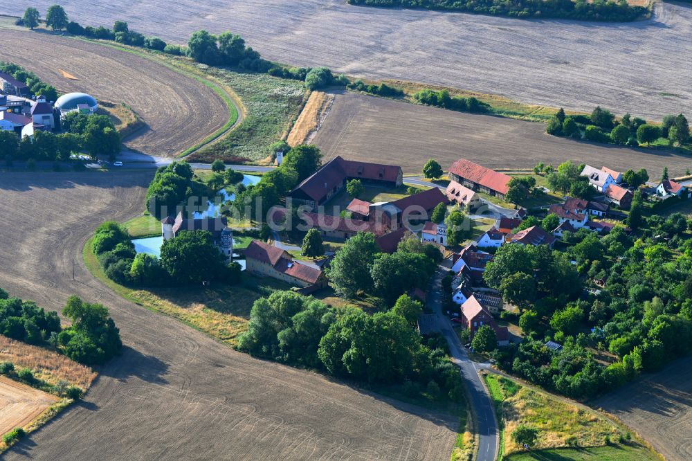 Roßrieth von oben - Dorfkern am Feldrand in Roßrieth im Bundesland Bayern, Deutschland