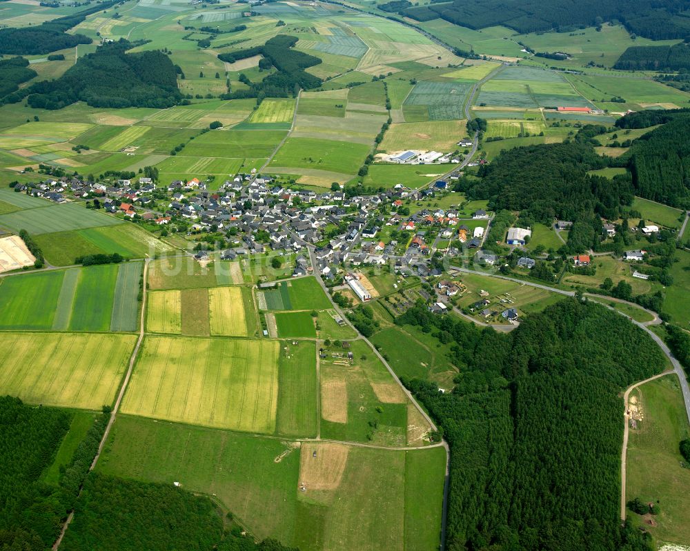 Roth von oben - Dorfkern am Feldrand in Roth im Bundesland Hessen, Deutschland