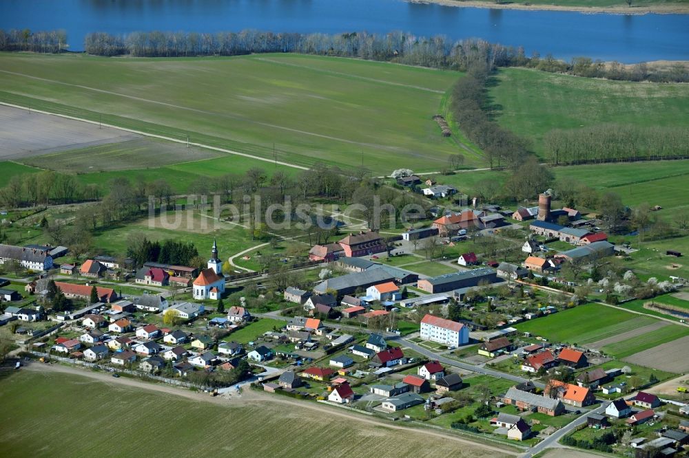 Luftbild Rothenklempenow - Dorfkern am Feldrand in Rothenklempenow im Bundesland Mecklenburg-Vorpommern, Deutschland