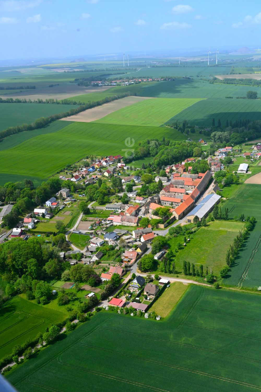 Luftaufnahme Rottelsdorf - Dorfkern am Feldrand in Rottelsdorf im Bundesland Sachsen-Anhalt, Deutschland