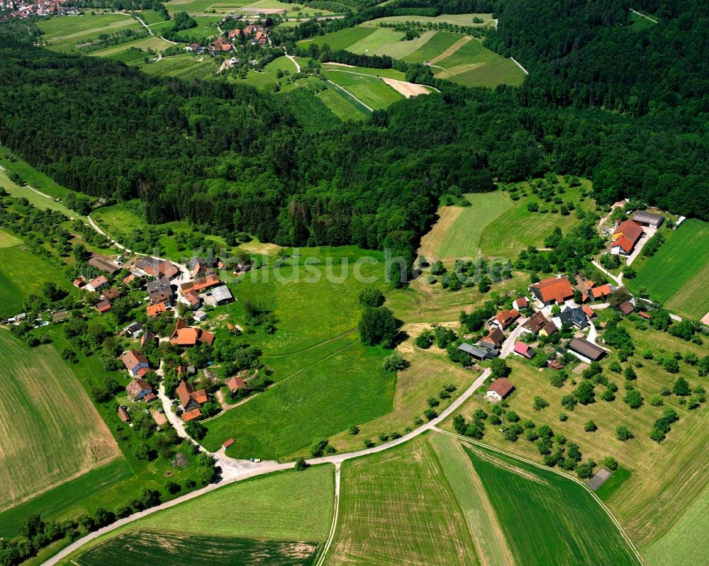 Luftaufnahme Rottmannsberg - Dorfkern am Feldrand in Rottmannsberg im Bundesland Baden-Württemberg, Deutschland