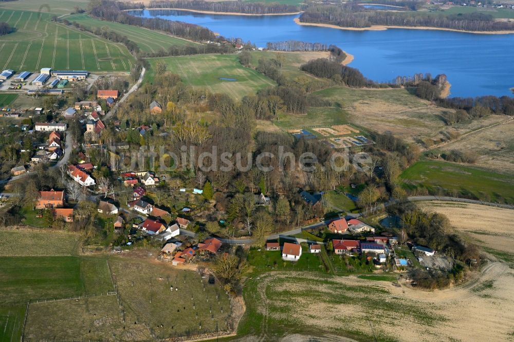 Luftaufnahme Röpersdorf - Dorfkern am Feldrand in Röpersdorf im Bundesland Brandenburg, Deutschland