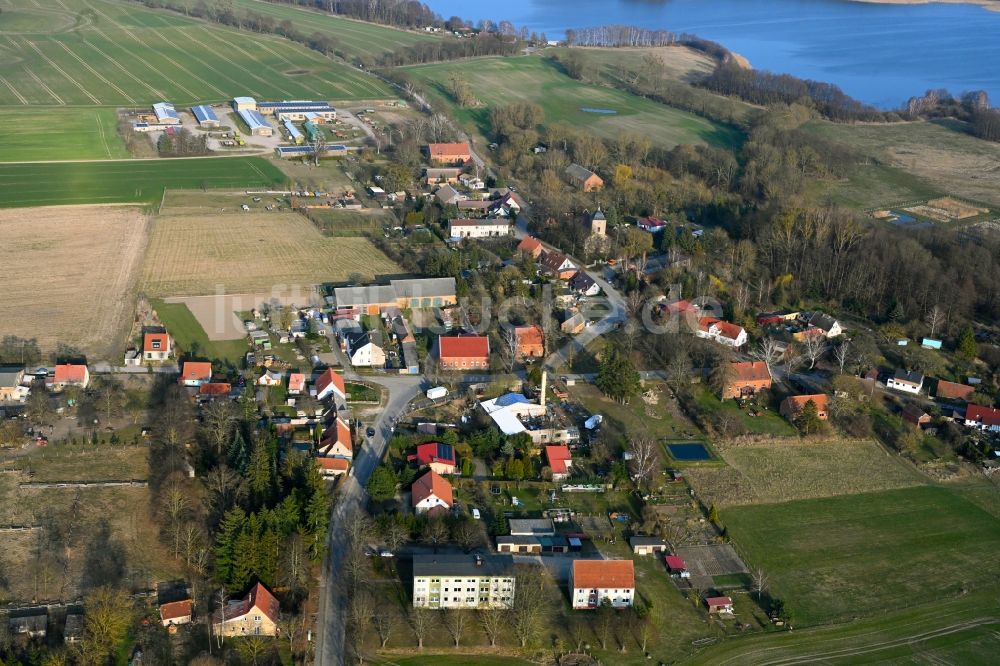 Röpersdorf von oben - Dorfkern am Feldrand in Röpersdorf im Bundesland Brandenburg, Deutschland