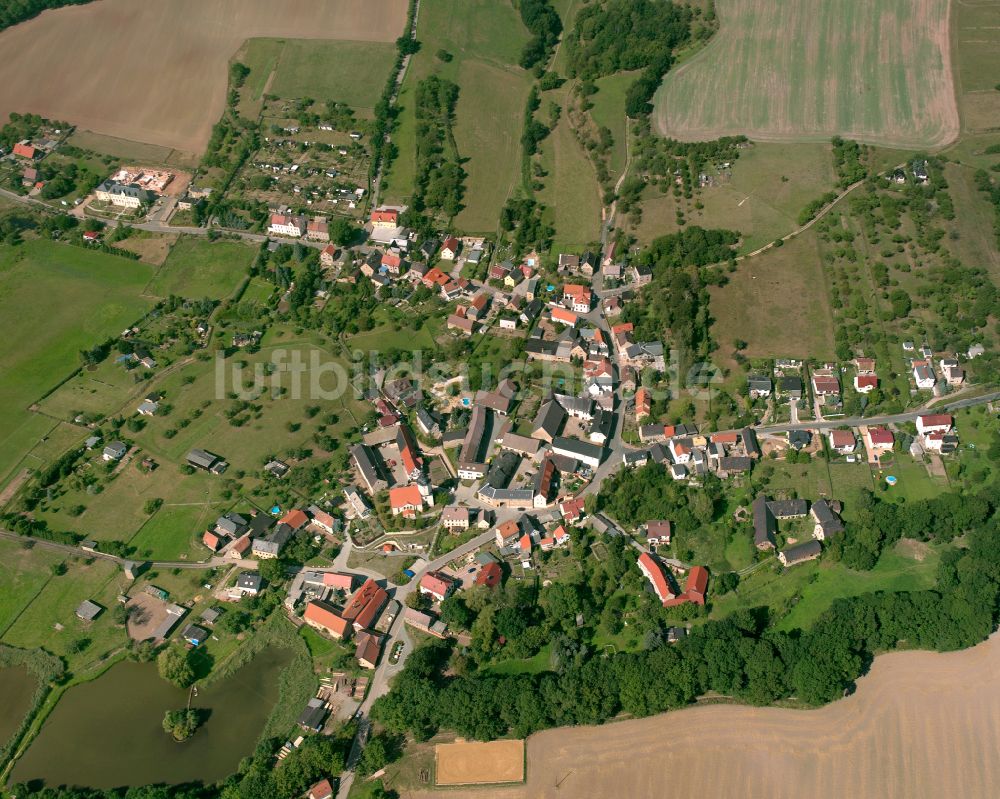 Röpsen aus der Vogelperspektive: Dorfkern am Feldrand in Röpsen im Bundesland Thüringen, Deutschland