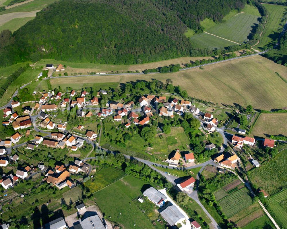 Luftbild Rüstungen - Dorfkern am Feldrand in Rüstungen im Bundesland Thüringen, Deutschland