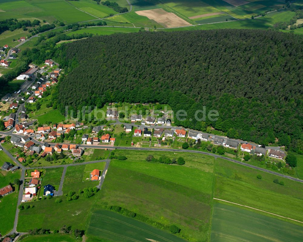 Ruhlkirchen von oben - Dorfkern am Feldrand in Ruhlkirchen im Bundesland Hessen, Deutschland