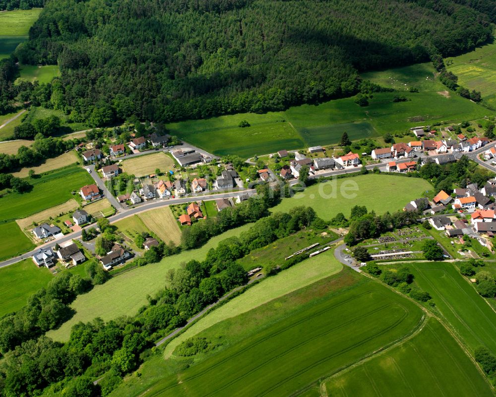 Ruhlkirchen aus der Vogelperspektive: Dorfkern am Feldrand in Ruhlkirchen im Bundesland Hessen, Deutschland